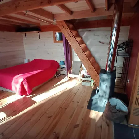 Maison Dans Un écrin De Verdure *