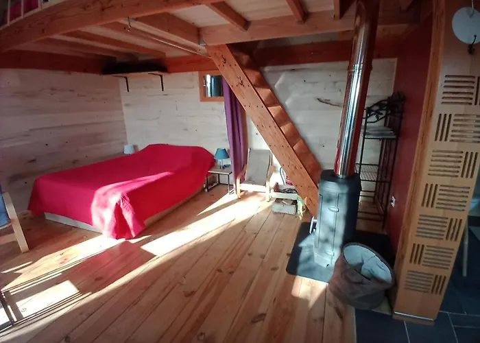 Maison Dans Un écrin De Verdure *