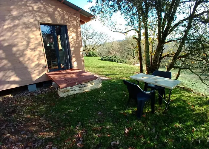 Maison Dans Un écrin De Verdure